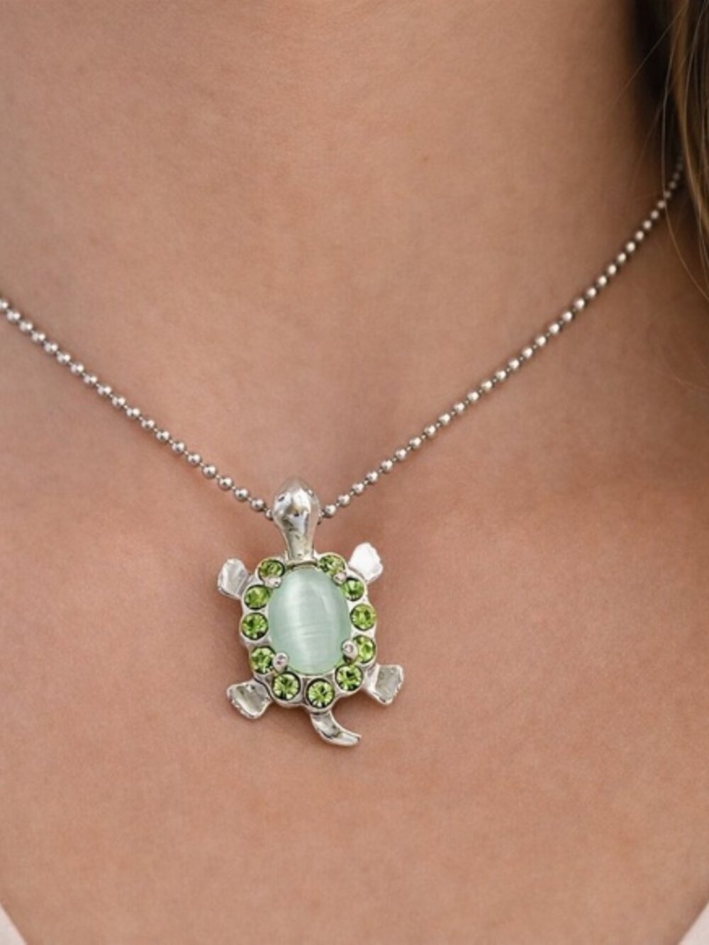 Turtle Cat Eye Pendant Necklace 18” Green Rhinestones Silver Tone